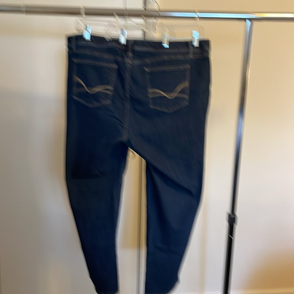 W62- Signature fit Straight dark wash Jeans. EUC. - Picture 3 of 5